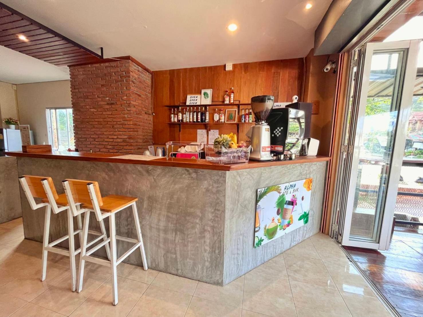 Alpha Hostel Cafe&Bar Ban Khlong Yai Екстер'єр фото