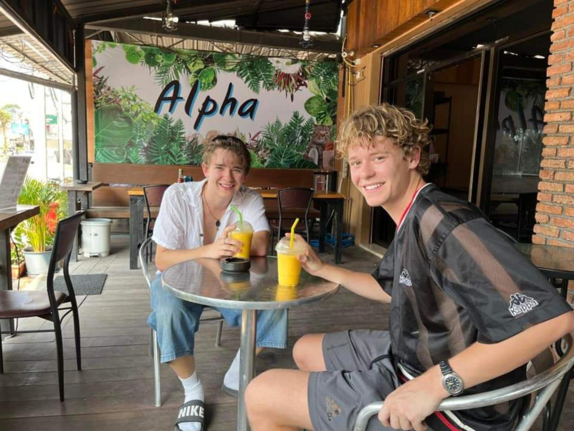 Alpha Hostel Cafe&Bar Ban Khlong Yai Екстер'єр фото